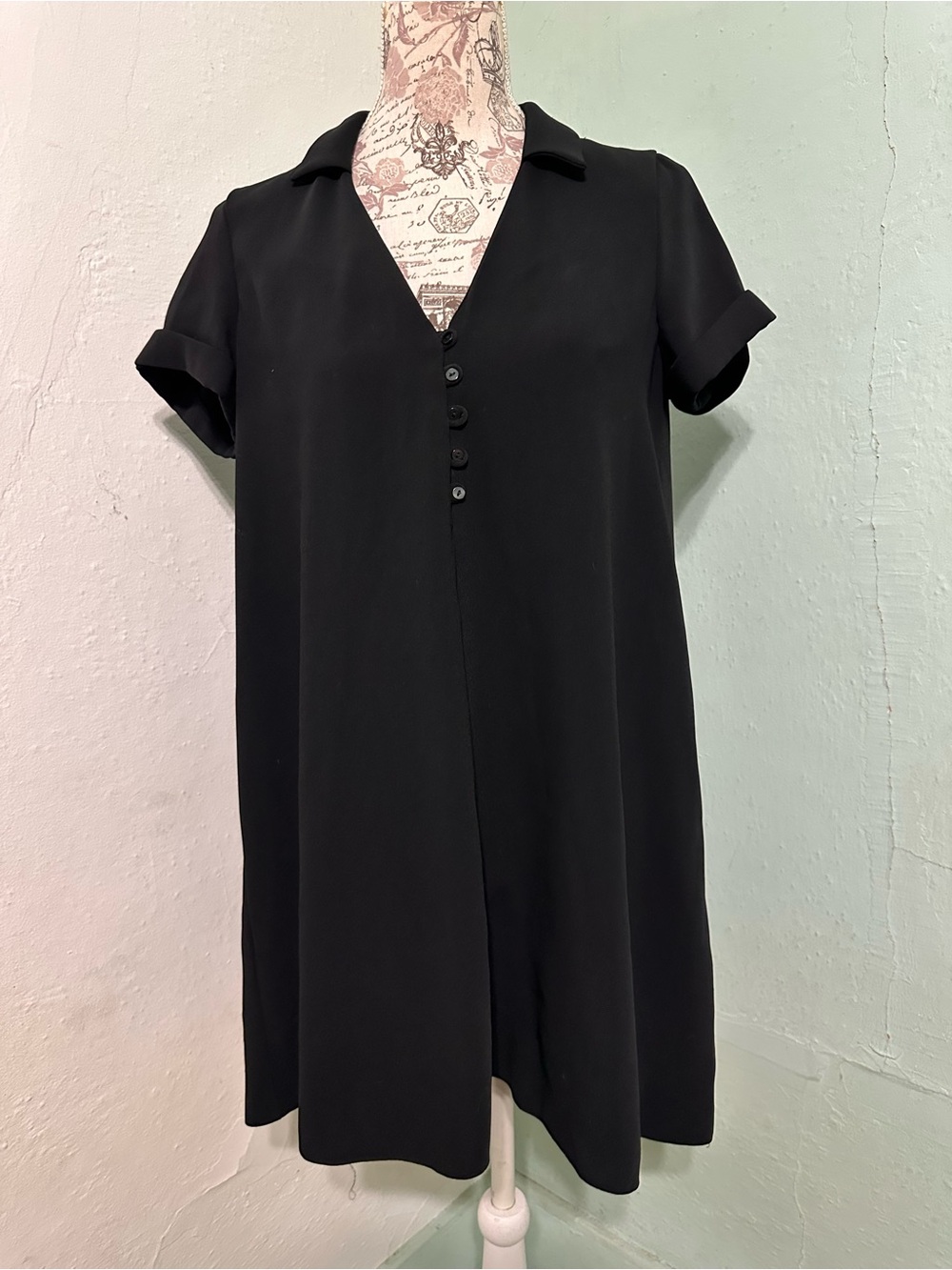 Zara Classic Black Short-Sleeve V-Neck Dress medium flowy front buttons unlined - Picture 2 of 6